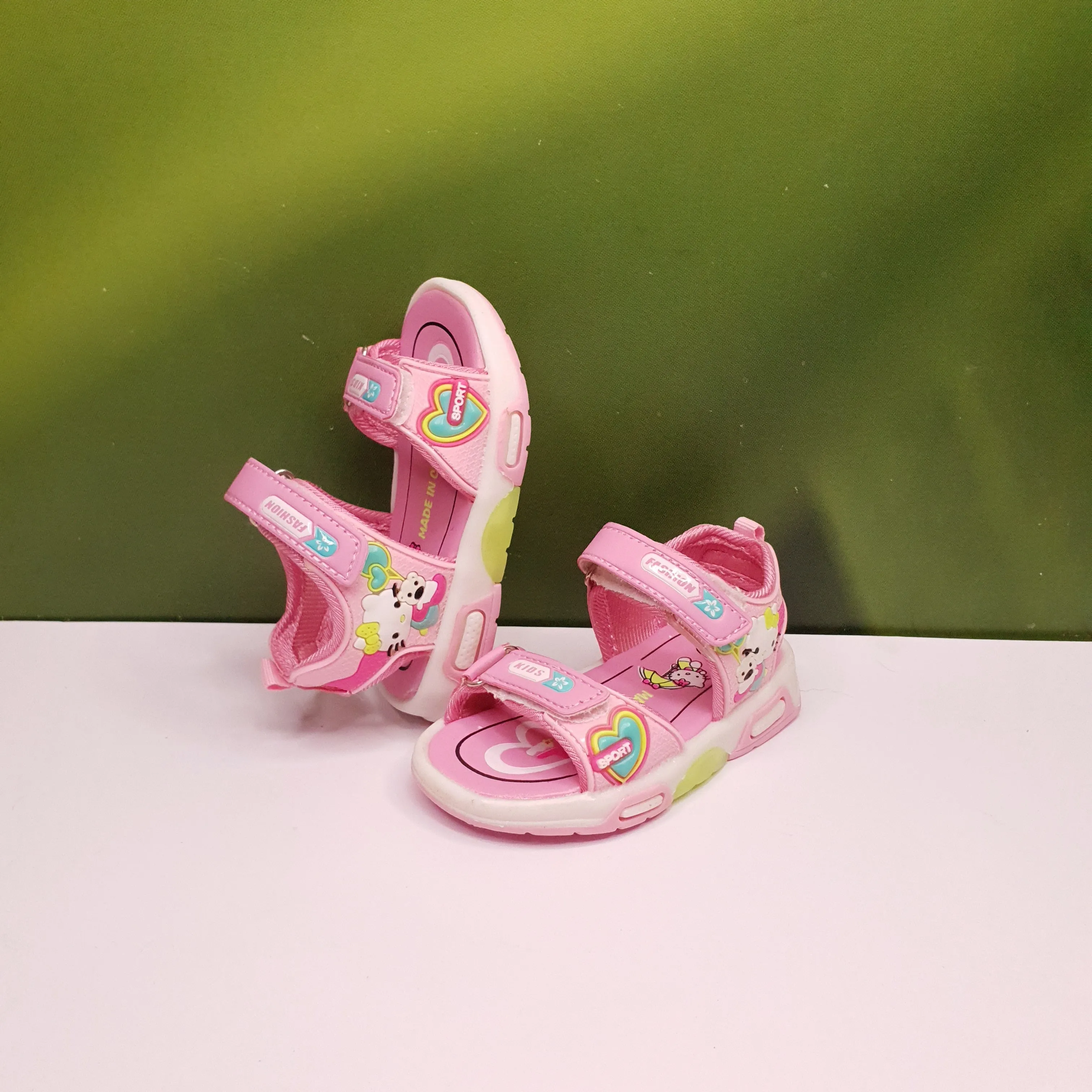 Kids Footwear 821