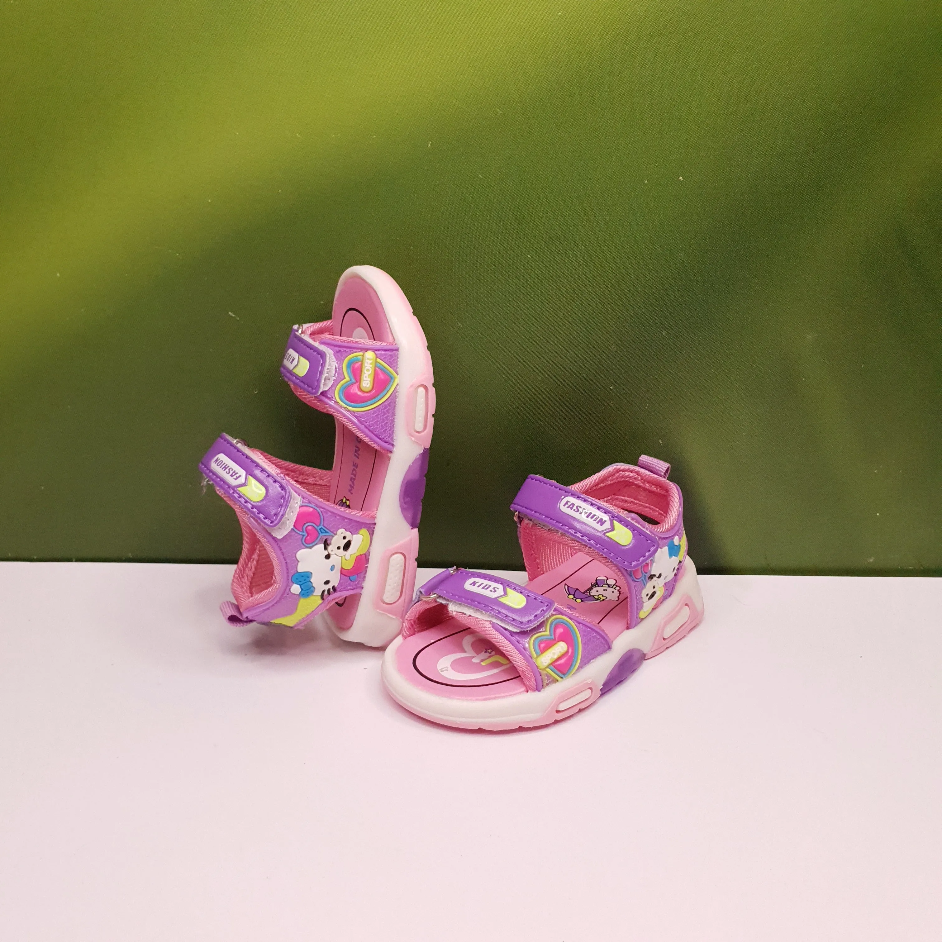 Kids Footwear 821